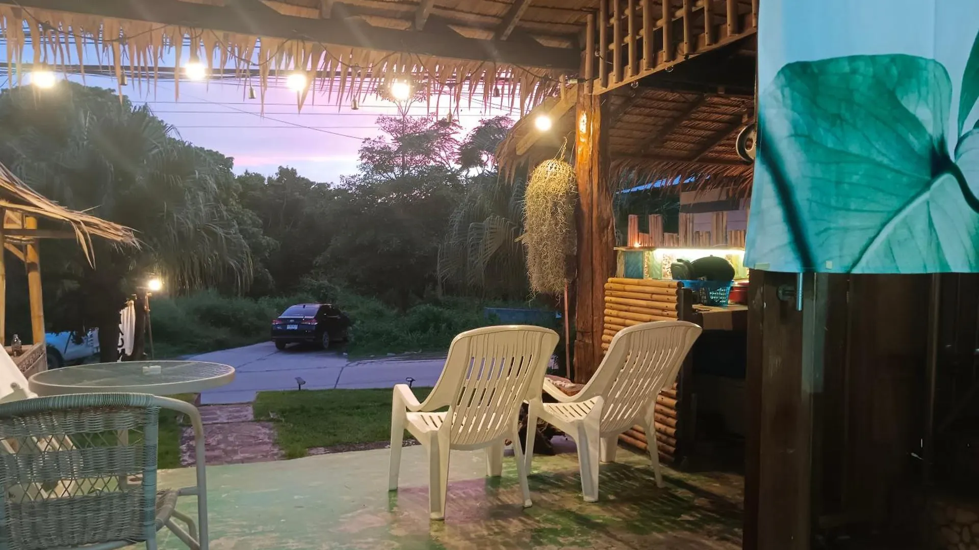 Tiki Bar-Kantiang Guesthouse Koh Lanta Homestay